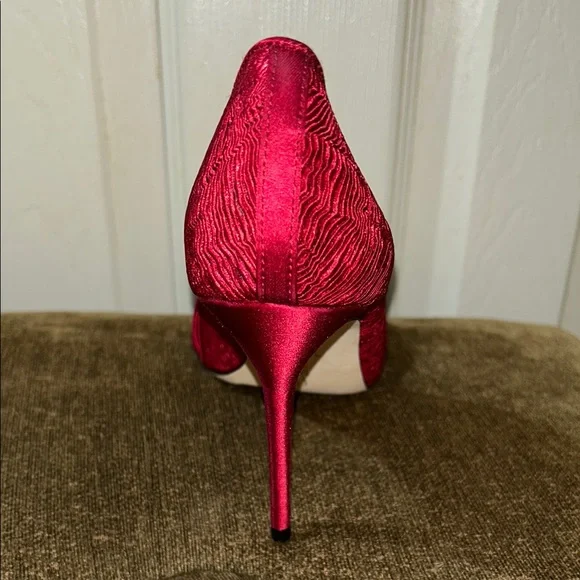 Vince Camuto Ossie Elegant Red Stiletto Heels - Picture 4 of 5
